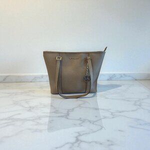 Michael Kors Gray Tote – Sleek, Spacious & Stylish